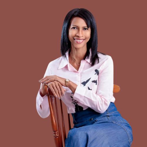 Acerca 2 Mujer sonriente sentada
